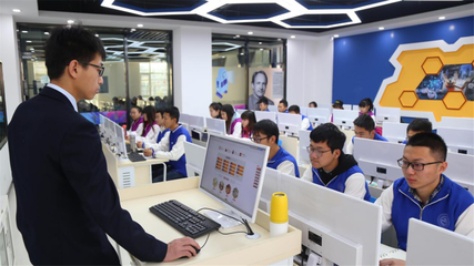 初中生無緣高中別氣餒，學(xué)互聯(lián)網(wǎng)技術(shù)成就精彩未來